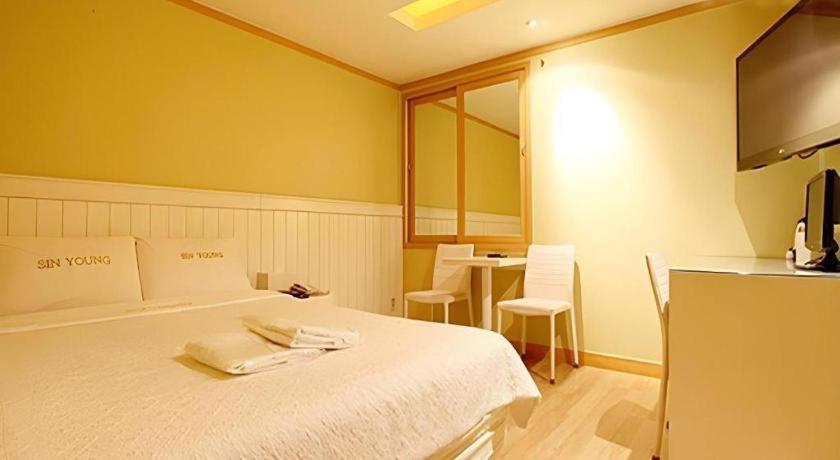 Sinyoung Motel Seoul Exterior photo